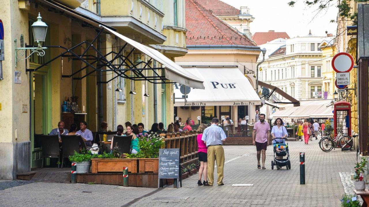 Ferienwohnung Rudi Es Ficko Lakosztaly Szegedin Exterior foto