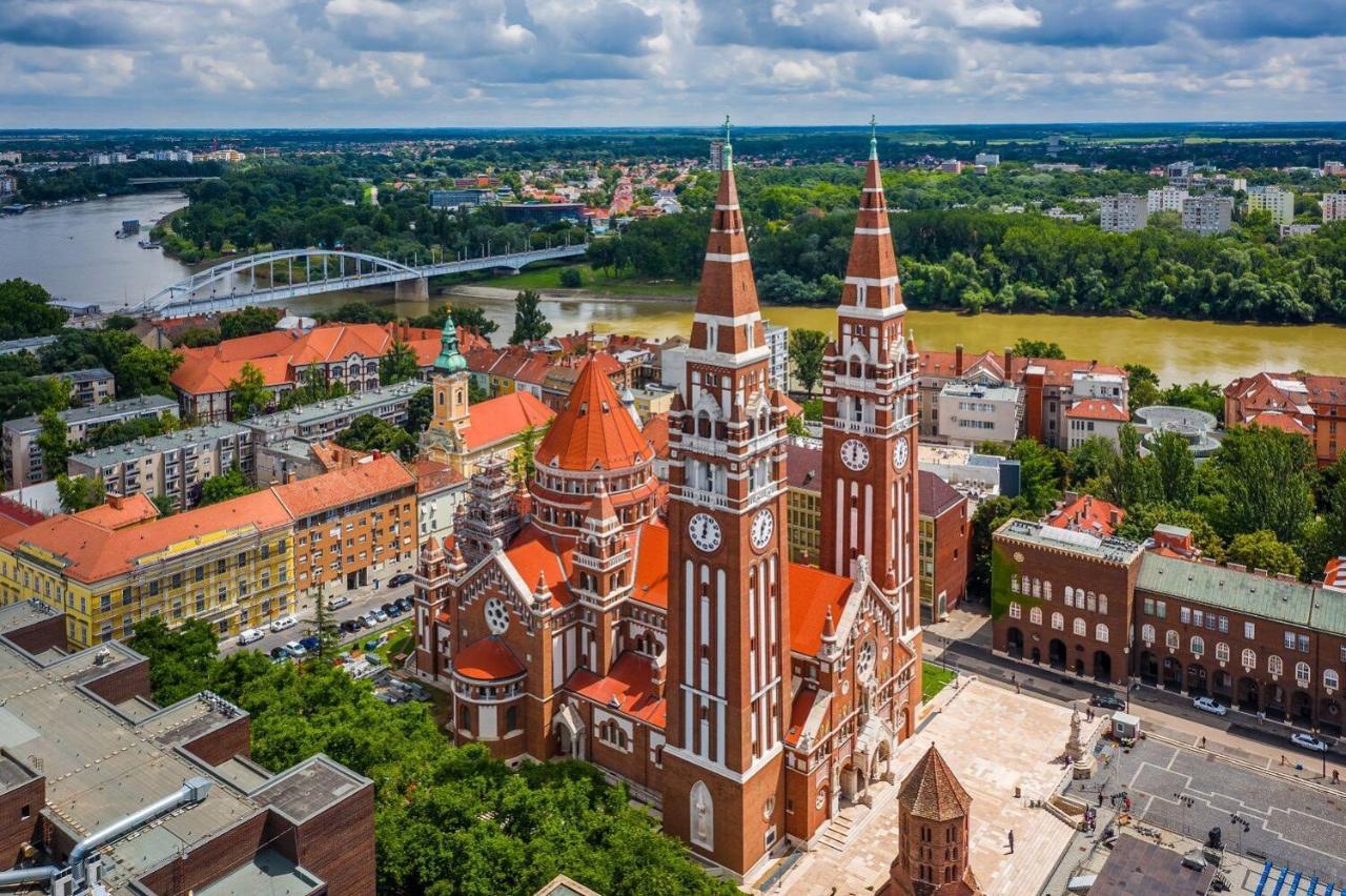 Ferienwohnung Rudi Es Ficko Lakosztaly Szegedin Exterior foto
